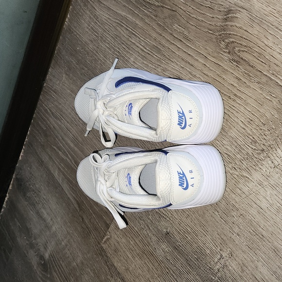 Nike Air Shoes - Picture 3 of 3